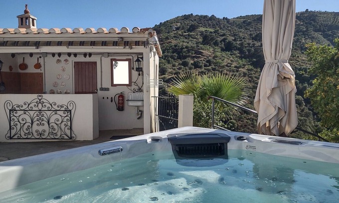 Almunecar House | ZazaBi, oasis of silence, mountain and sea.nEnjoy the jacuzzi.