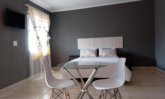 Wynberg House | Zihlalele 24hours Guest House