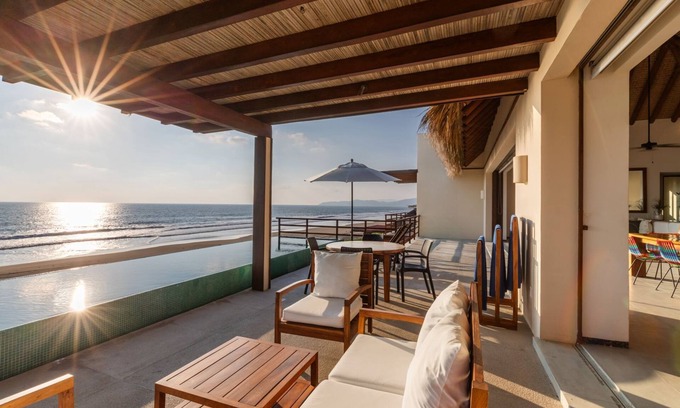 Ixtapa - Zihuatanejo Villa | Zihua Penthouse Beachfront + Sleeps 8