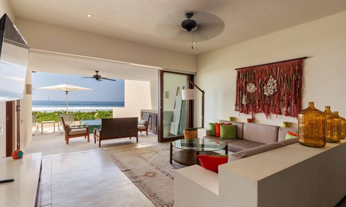 Dario Galeana Villa | Zihuatanejo 3BR Stylish Villa w/Beach Access