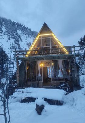 Keylong Ski Chalet | Zilfa