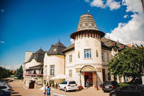Berehove Hotel | Zolota Pava