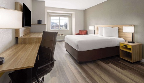 Room, 1 King Bed, Accessible, Non Smoking (Roll-In Shower)