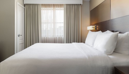 Suite, 1 Double Bed, Non Smoking (Mobility/Hearing Access, Roll-in Shwr)