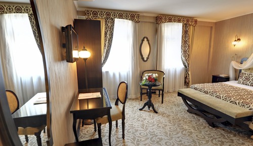 Standard Room, 1 Double or 2 Twin Beds