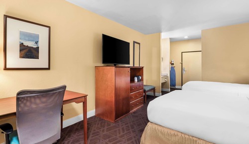 Standard Room, 2 Double Beds, Accessible, Bathtub