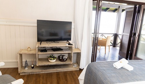 Luxury Suite, 1 King Bed, Jetted Tub, Sea View