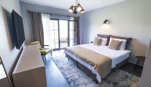 Cift Kisilik Oda, Bahce ve Deniz Manzarali