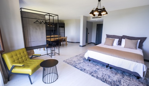 Suit, Deniz Manzarali