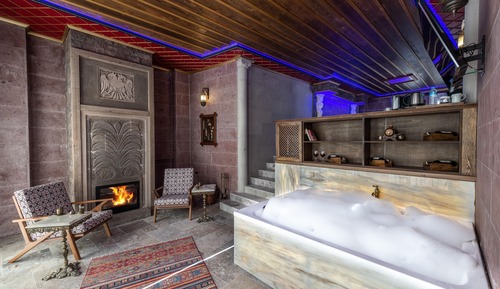 Honeymoon Room, Jetted Tub, Valley View