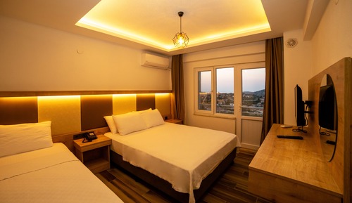 Standard Triple Room, Balcony, City View