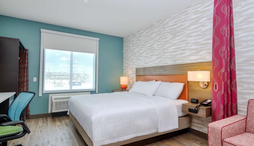 Studio, 1 King Bed, Lake View