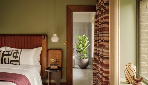 Suite (Sir Devonshire)