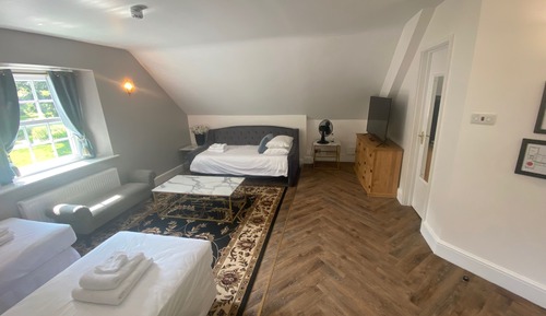 Deluxe Quadruple Room
