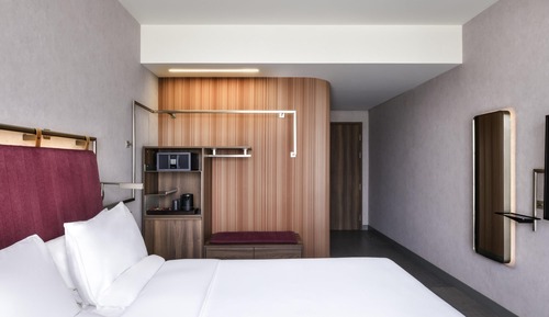 Standard Room, 1 Queen Bed