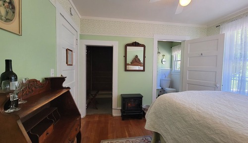 Hobbs Walls Room