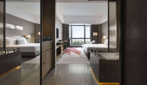 Deluxe Room, 1 King Bed, Smoking
