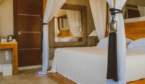 Cleopatra Honeymoon Suite