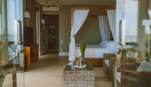 Aphrodite Honeymoon Suite
