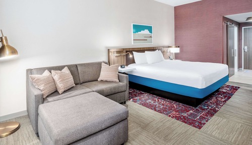 Room, 1 King Bed, Accessible, Corner (Hearing)