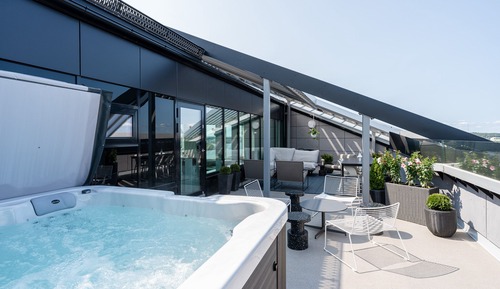 Deluxe Apartment