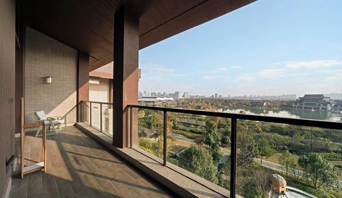 Deluxe Lake View Suite