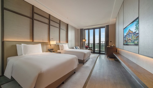Deluxe Lake View King Room