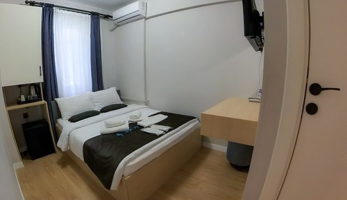 Economy Room
