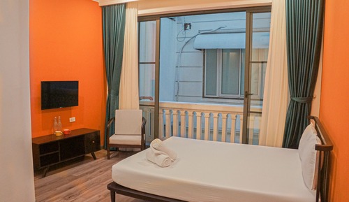 Standard Room, 1 Queen Bed