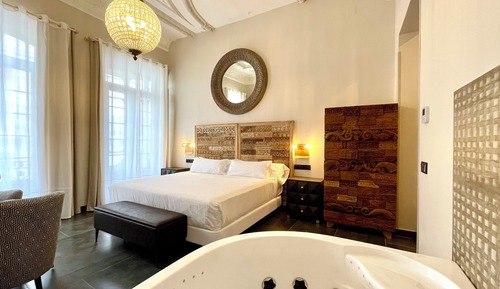 Deluxe Suite, 1 King Bed