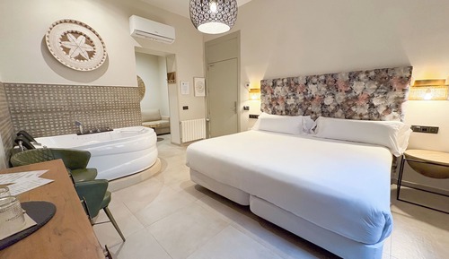 Family Room, 1 King Bed with Sofa bed, Jetted Tub