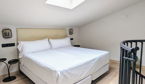 Premium Duplex, Jetted Tub