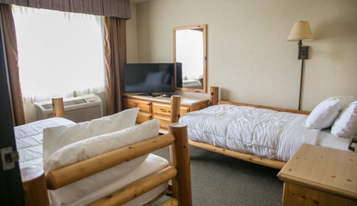 King Whirlpool Suite, 1 King bed, 2 Single Beds, and Jetted Tub