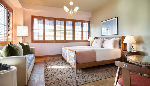 Deluxe Room, 1 King Bed, Corner (The Corner King)