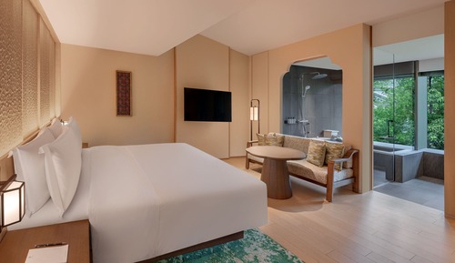 Deluxe Room, 1 King Bed, Garden View