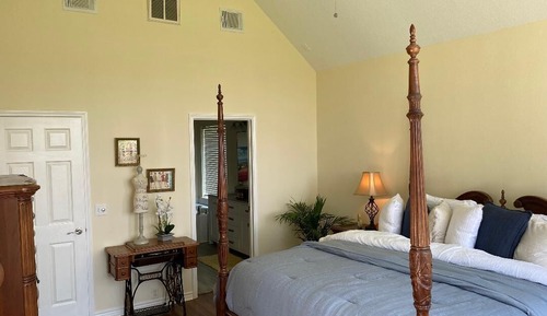 Stitches Suite, King Bed, Non-Smoking