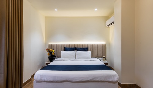 City Room, 1 King Bed, City View, Annex Building