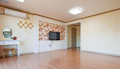 Room (Flower Marie (Ondol))