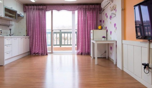 Room (Lanterns (Ondol))