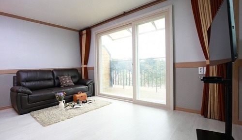 Room (L AKE Street (multiple floors))