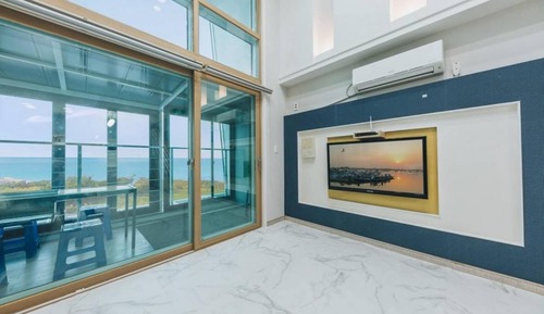 Room (Outdoor Pool Duplex Room 205)