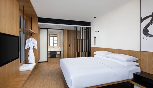 Standard Room, 1 King Bed