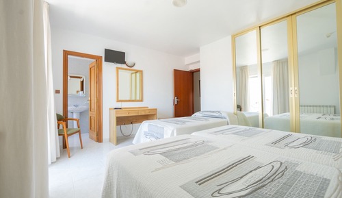 Family Room, 3 Twin Beds, Balcony