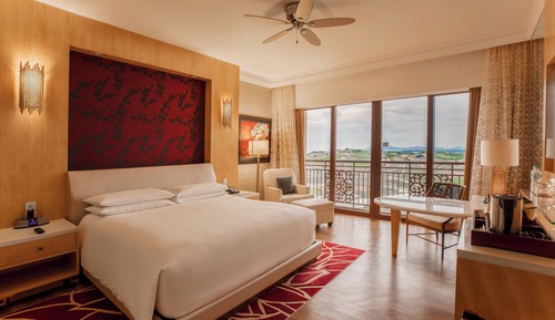 Classic Room, 1 King Bed, Smoking, Golf View (Grand)