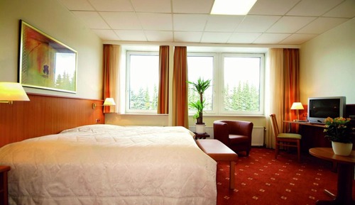 Double Room, Smoking