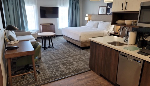 Studio Suite, 1 King Bed, Kitchenette