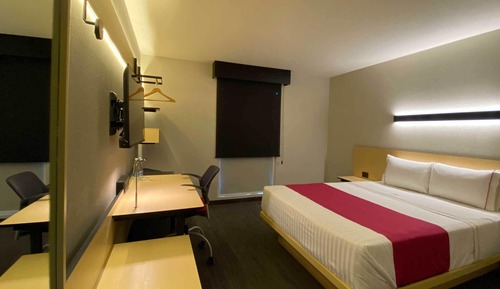 Standard Room, 1 Queen Bed, Non Smoking