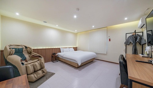 Room (VIP-Massage chair (No PC massage chai)