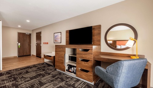 Room, 2 Queen Beds, Accessible, Bathtub