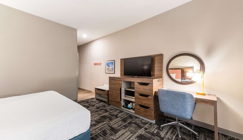 Room, 1 King Bed, Accessible, Non Smoking (Hearing)